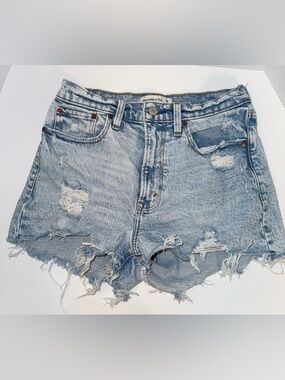 Abercrombie & Fitch Light Wash mom short High Rise Denim Shorts